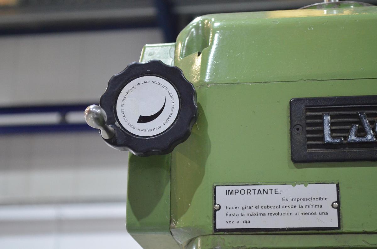 Usado Fresadora torreta Lagun FTV-4 visualizador Fagor X Y Z