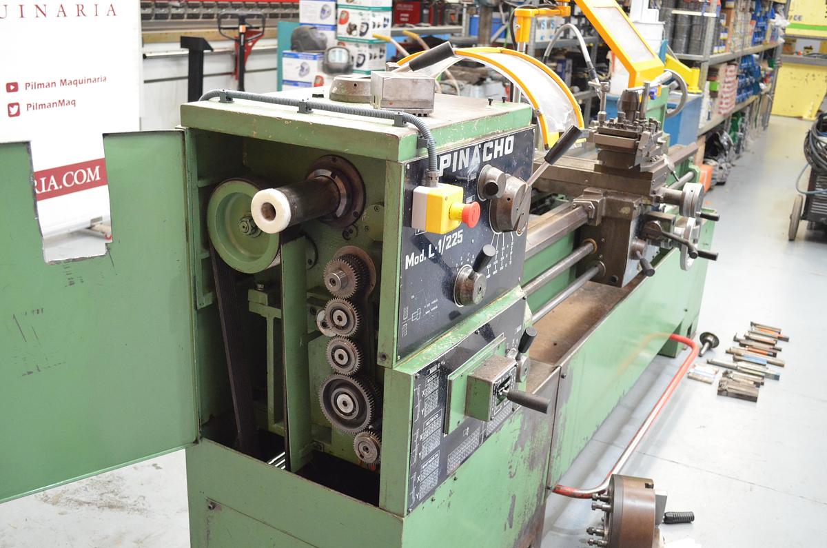 Usado Torno Pinacho L1-225  1650mm e.p. verde