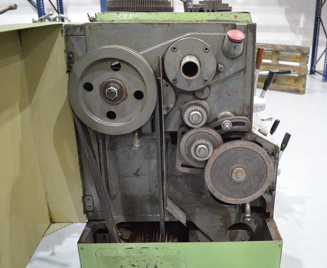 Usado Torno cumbre 60 1500mm e.p