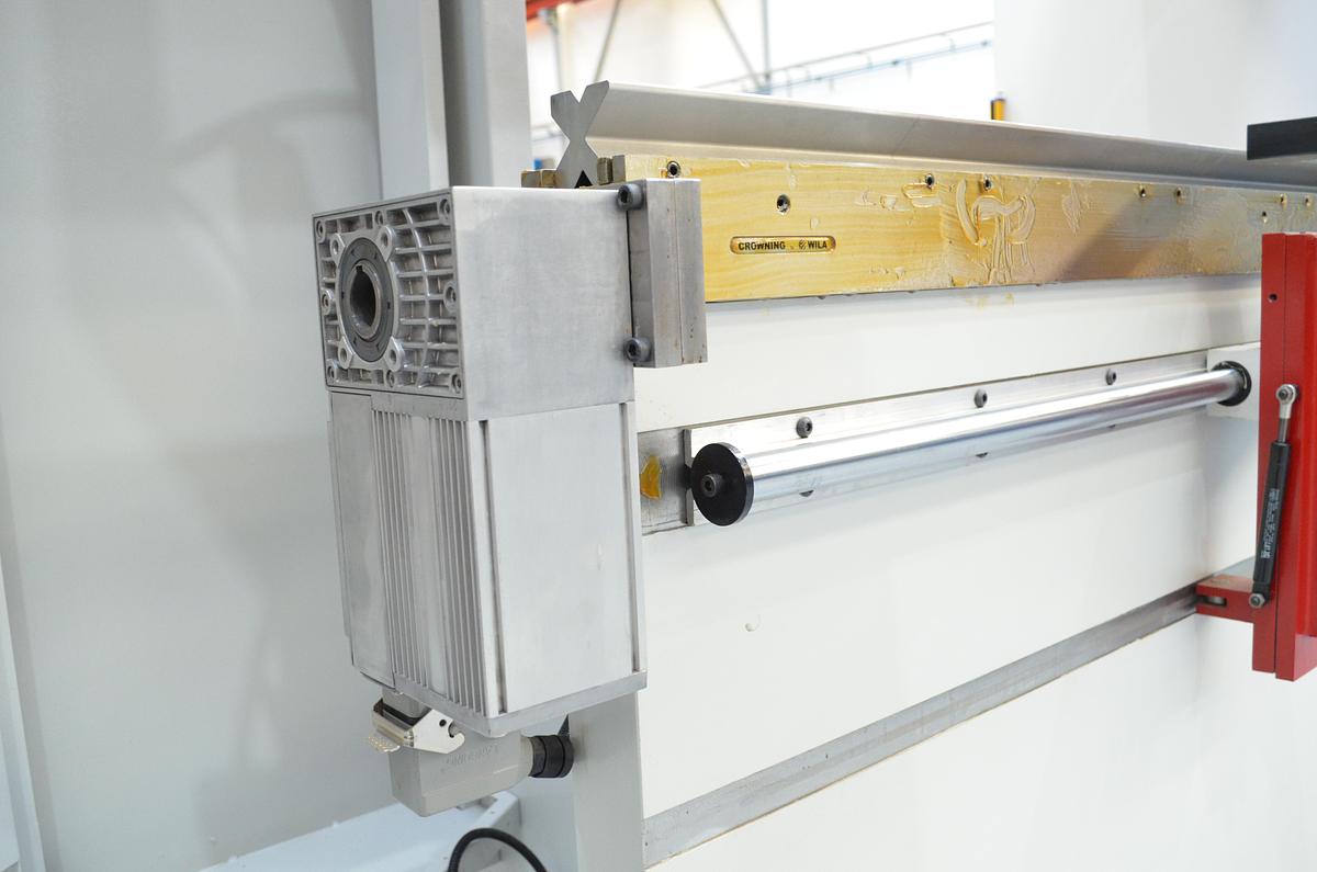 Plegadora Hidráulica MVD SERIE B - 3.100x175Tn