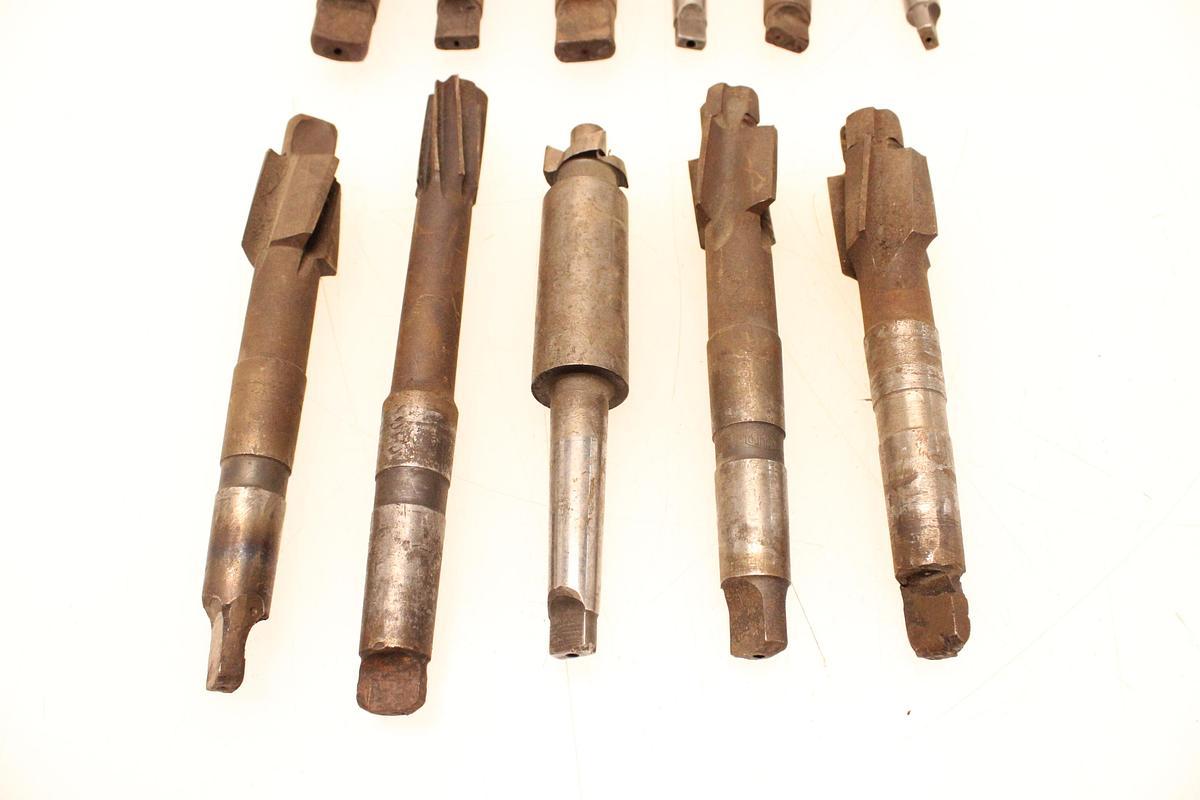 Usado Lote de Fresas y Mandrinos Mango Cónico MT1 / MT2 y MT3