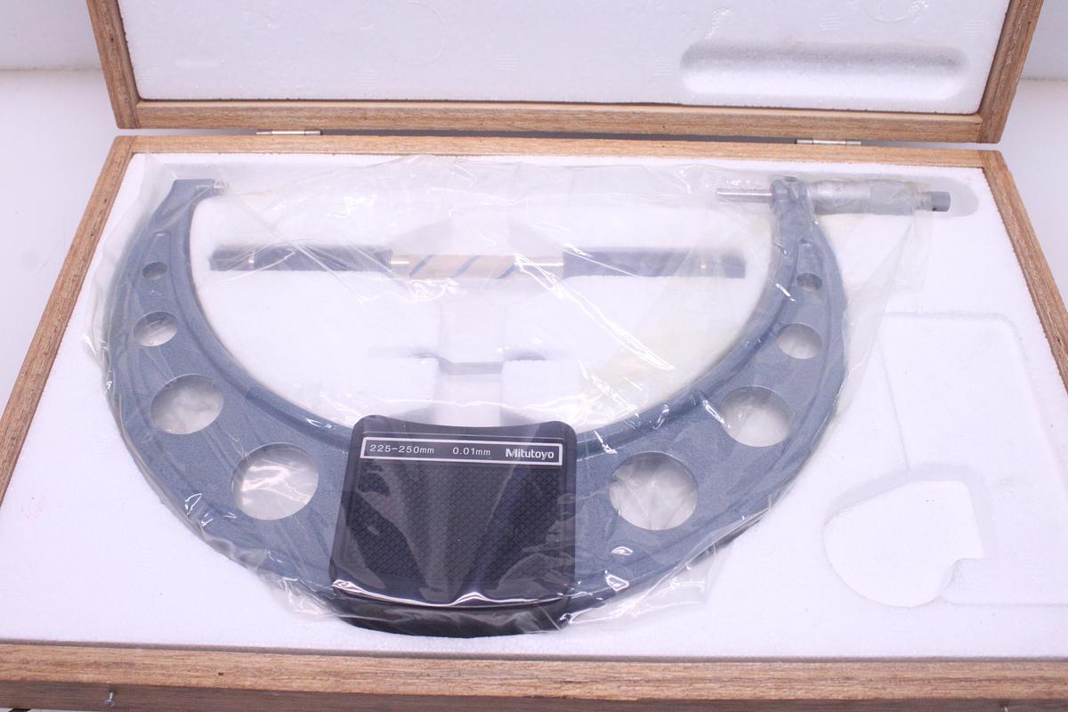Usado Micrómetro externo Mitutoyo 225-250 mm 0.01 mm