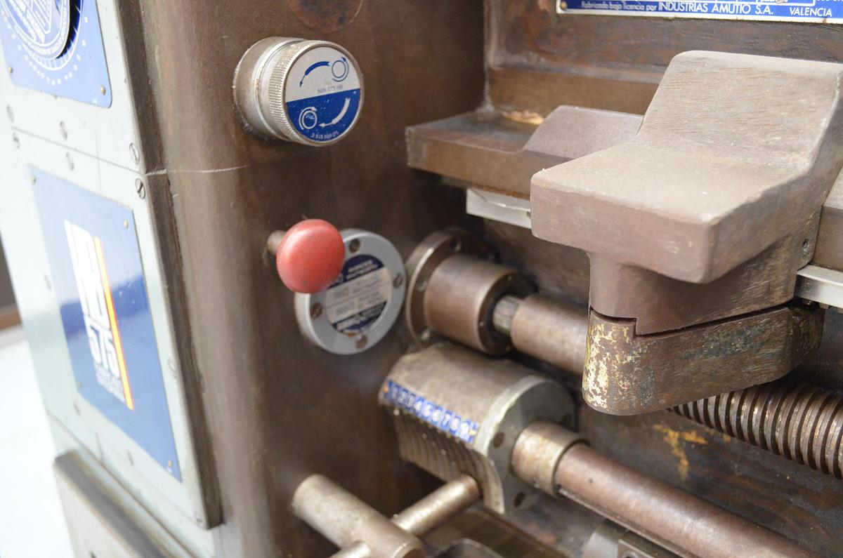 Usado Torno Amutio HB 575 - 1.000mm e.p