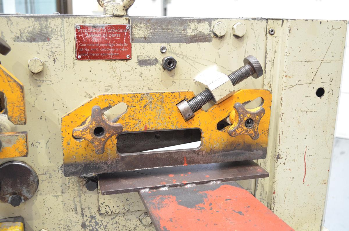 Usado Punzonadora hidráulica GEKA Microcrop 36 - 1318