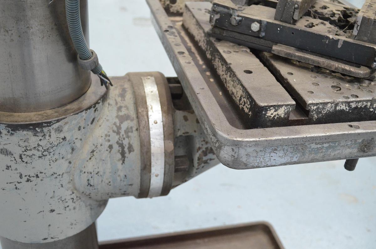 Usado Taladro columna engranajes MUGUI M-40-A