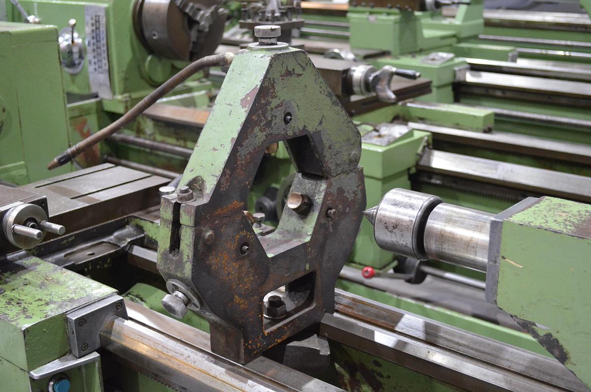 Usado Torno cumbre 60 1500mm e.p