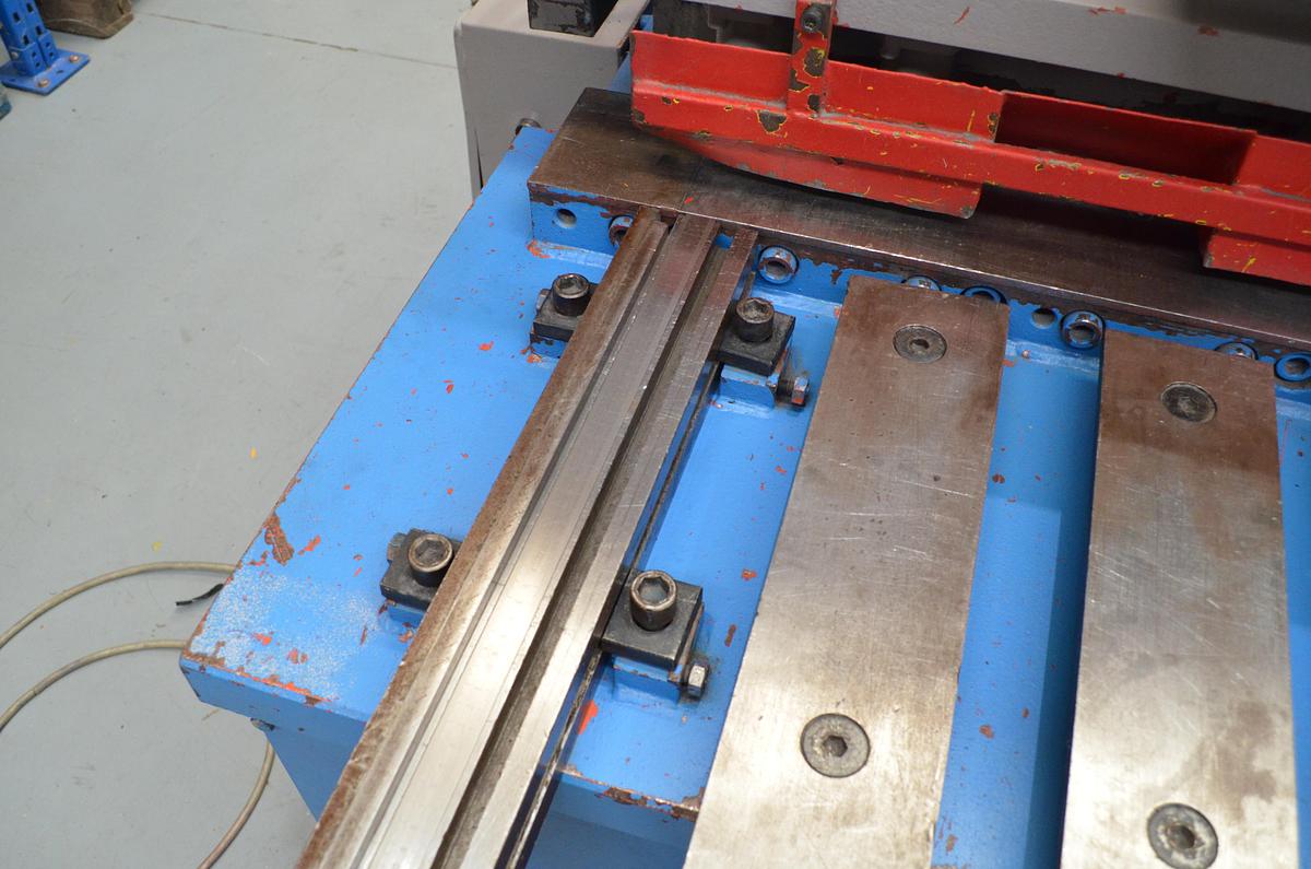 Usado Cizalla hidraulica corte pendular Ajial CB-630 3000x6