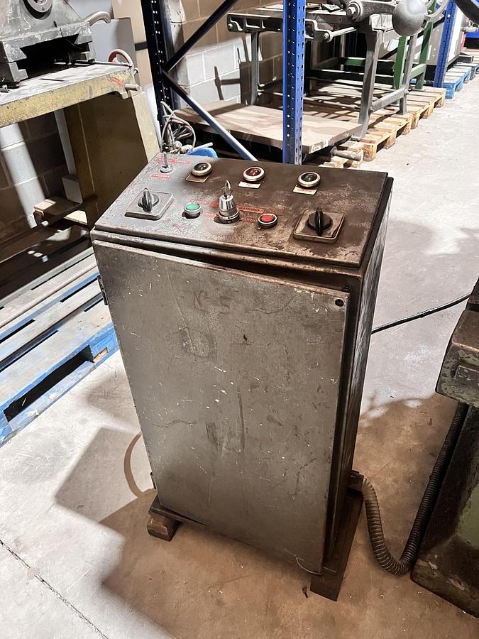 Usado Prensa excentrica ULECIA 150Tn Embrague neumático