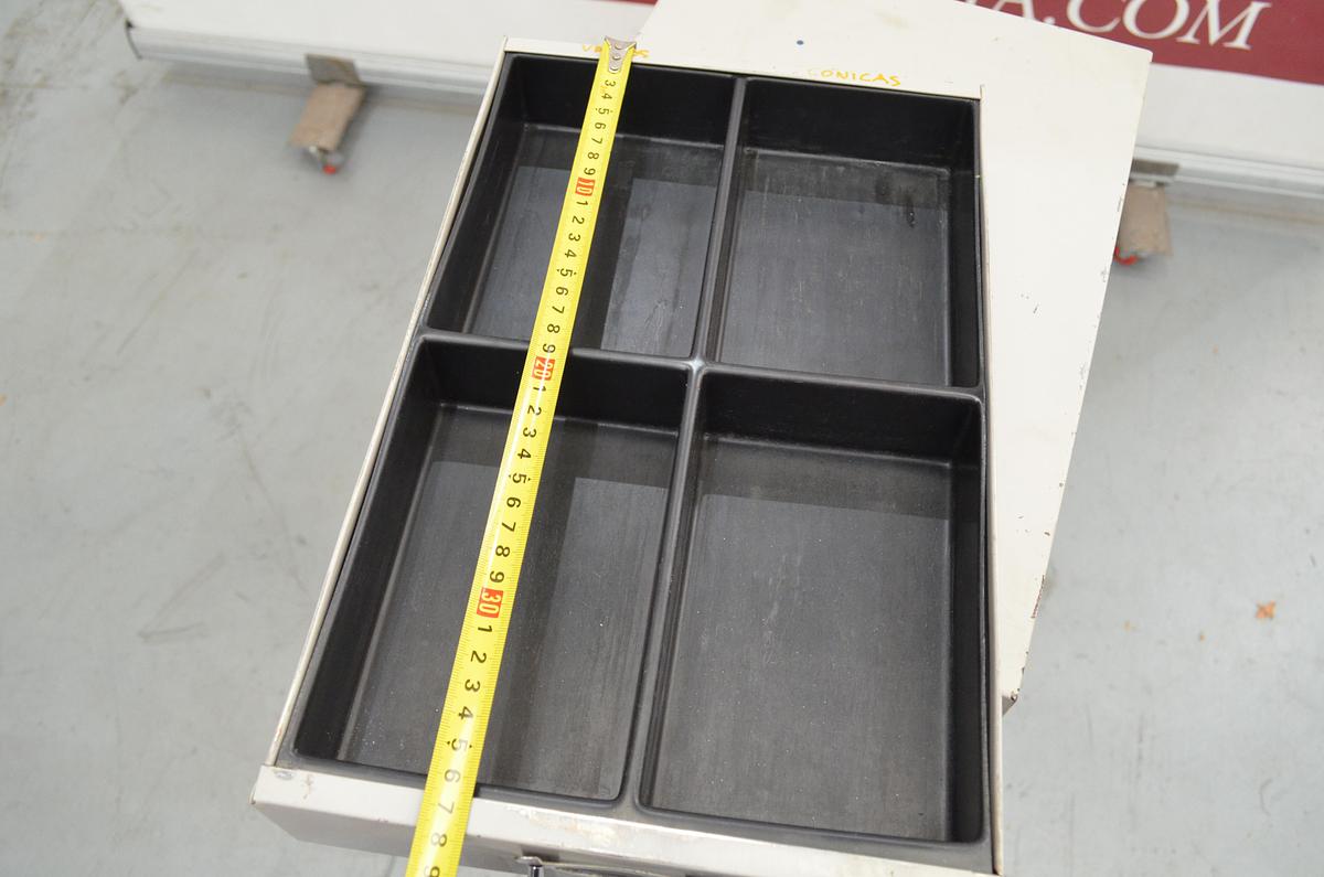 Usado Cajonera metálica con ruedas 280x410x880(h)mm