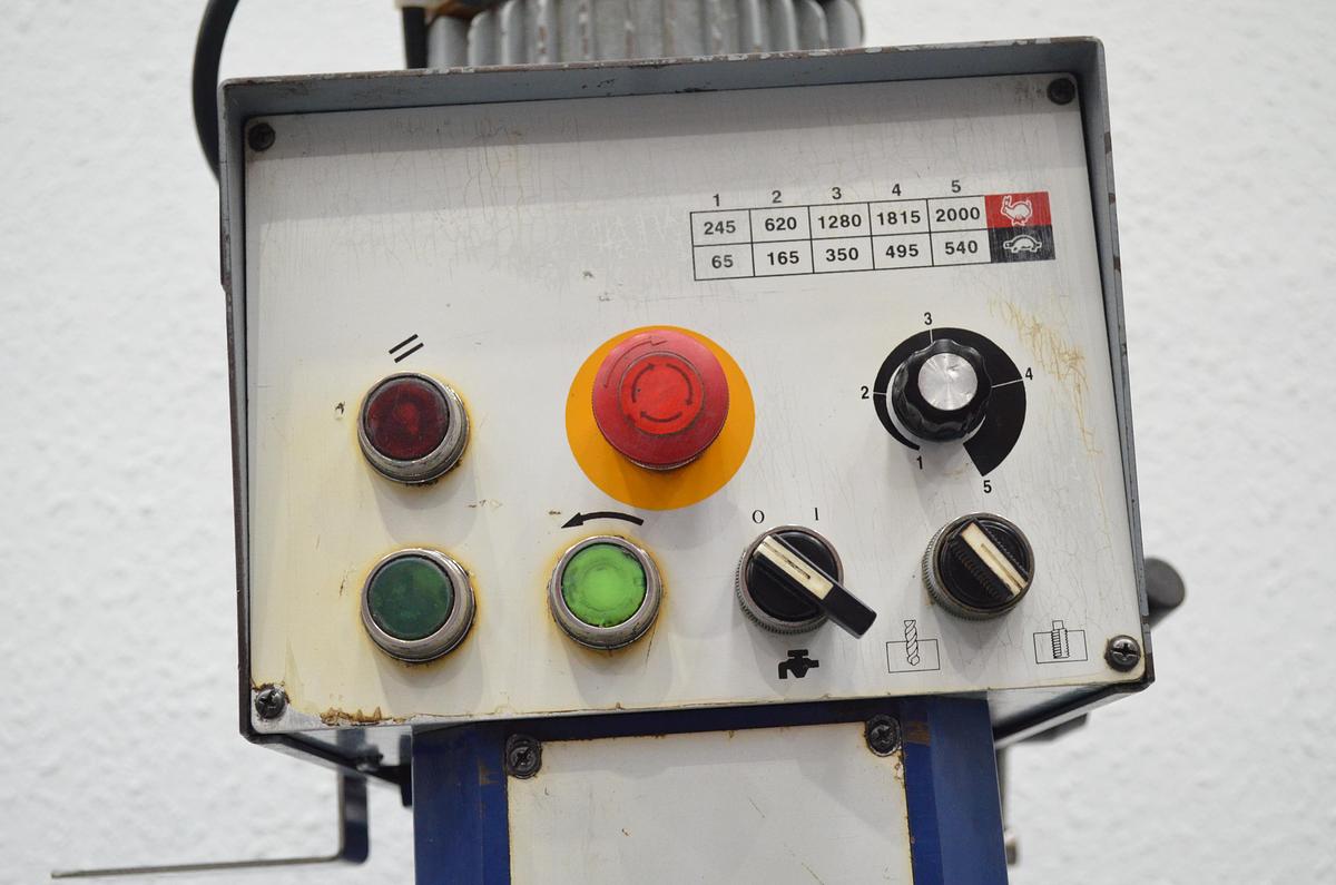 Usado Taladro sobremesa correas MG BMT 465 BT