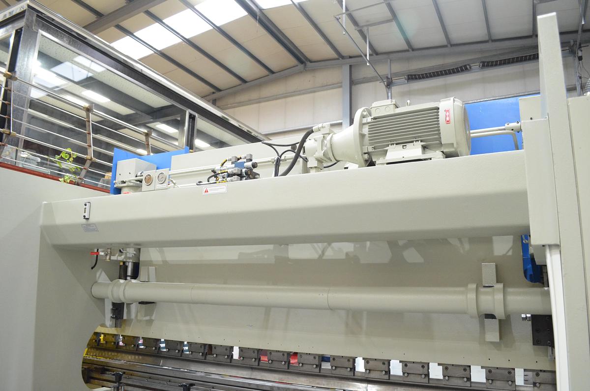 Usado Plegadora hidráulica Hidrogarne AP 4100x120tn