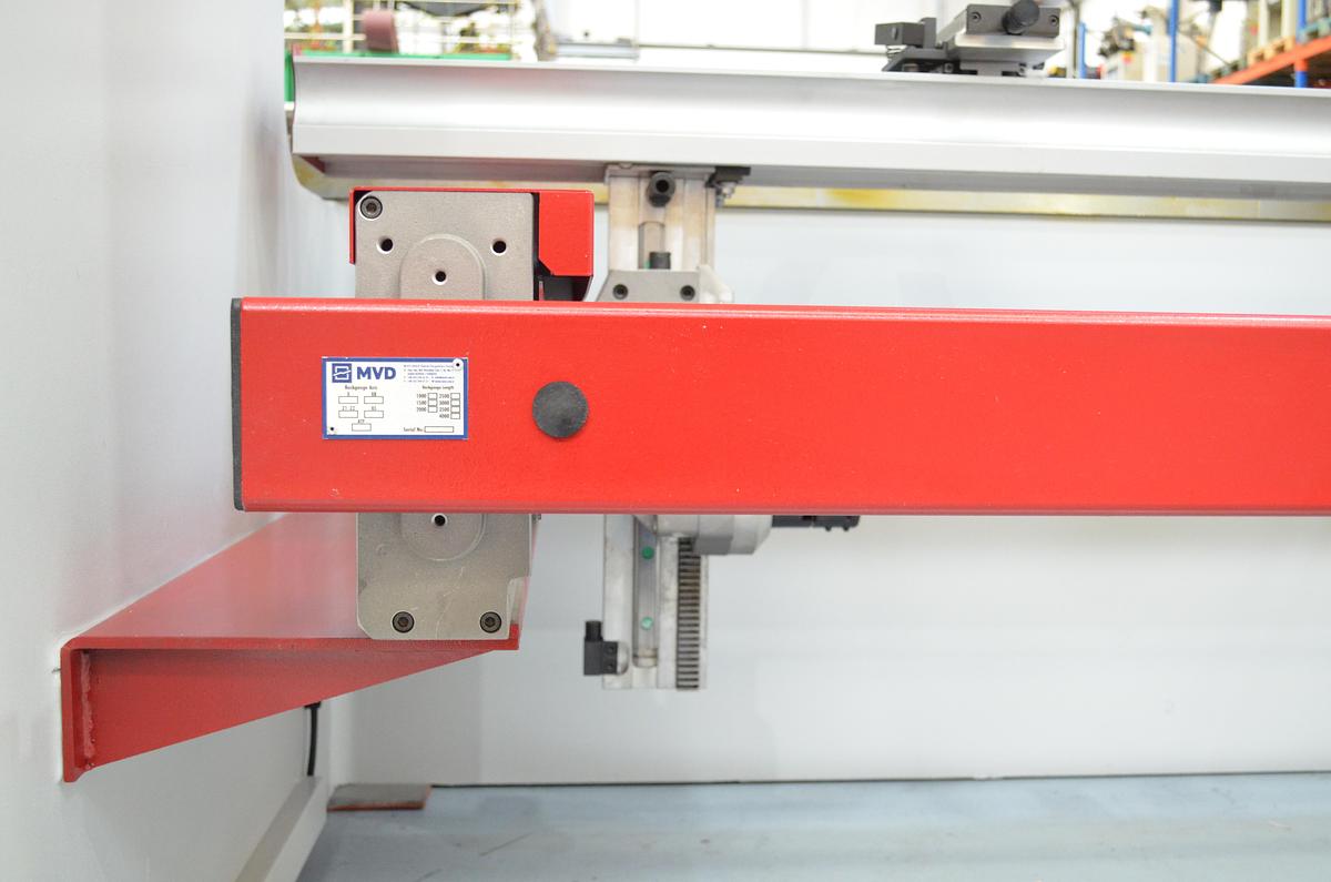 Plegadora Hidráulica MVD SERIE B - 3.100x175Tn