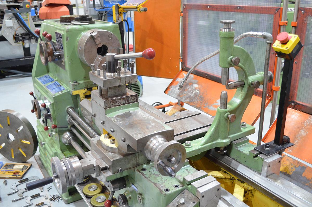 Usado Torno AP E-2 de 2.200mm e.p. con CE