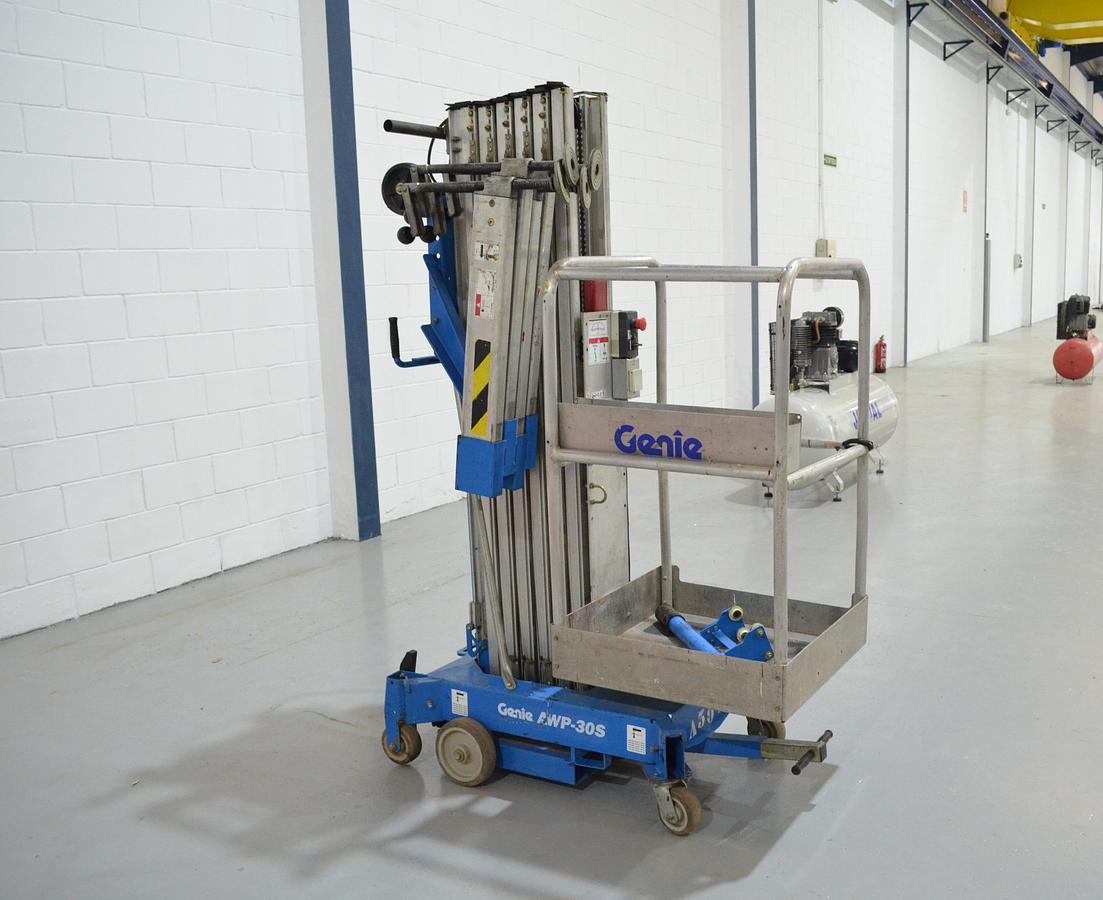 Usado Plataforma trabajo elevadora Genie AWP-30S