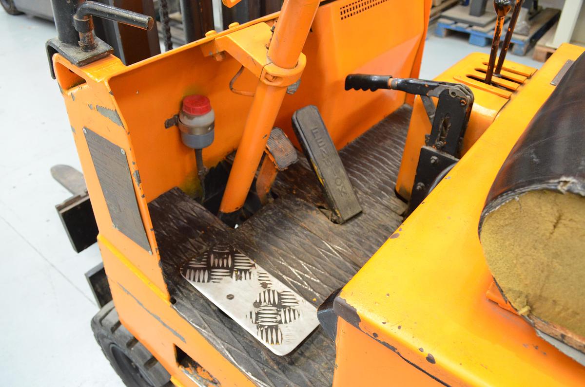 Usado Carretilla electrica FENWICK 1200kg JEP-105