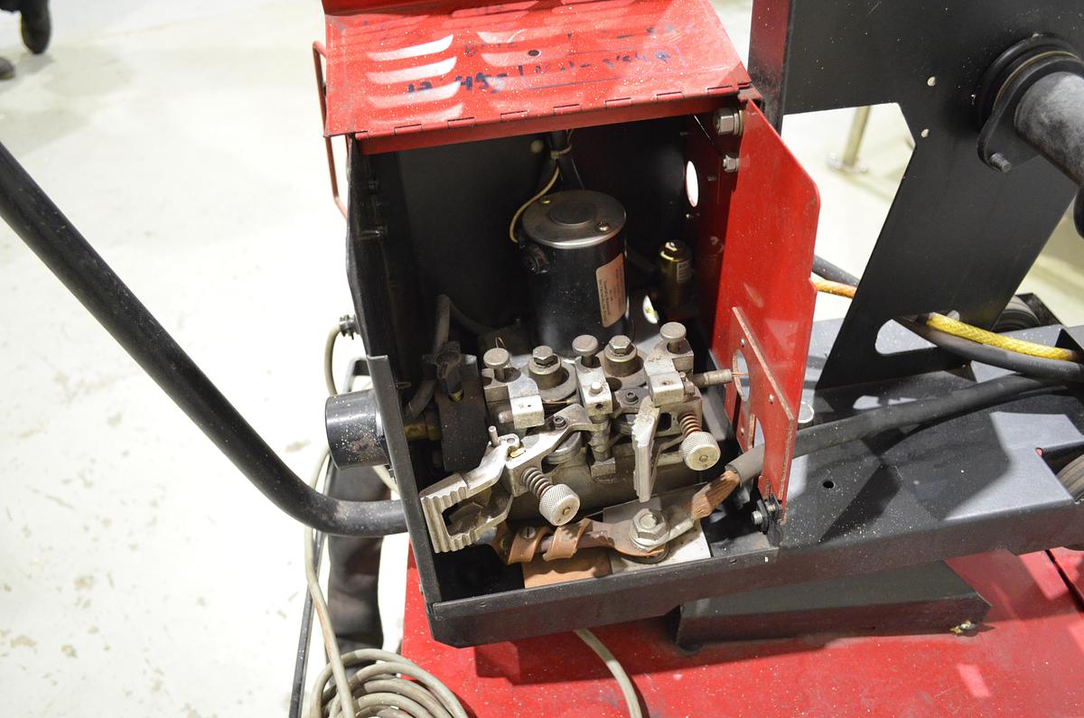 Usado Maquina soldar MIG Lincoln Idealarc CV400-I con devanadera LN 742