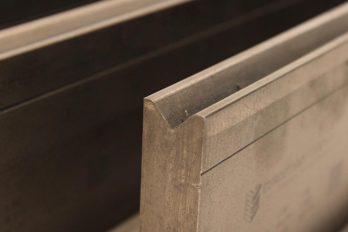 Usado Juego Matrices EUROSTAMP 3056 88º V16 - 835 mm