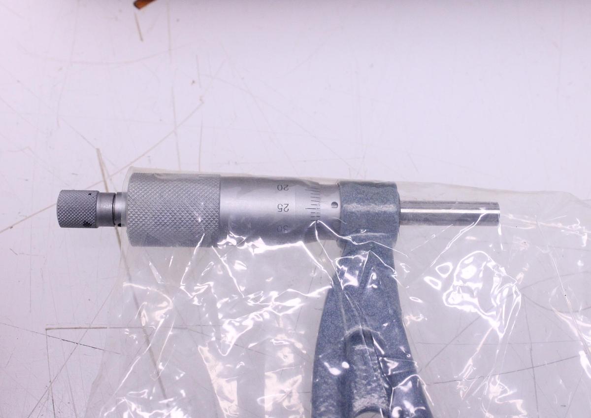 Usado Micrómetro externo Mitutoyo 225-250 mm 0.01 mm