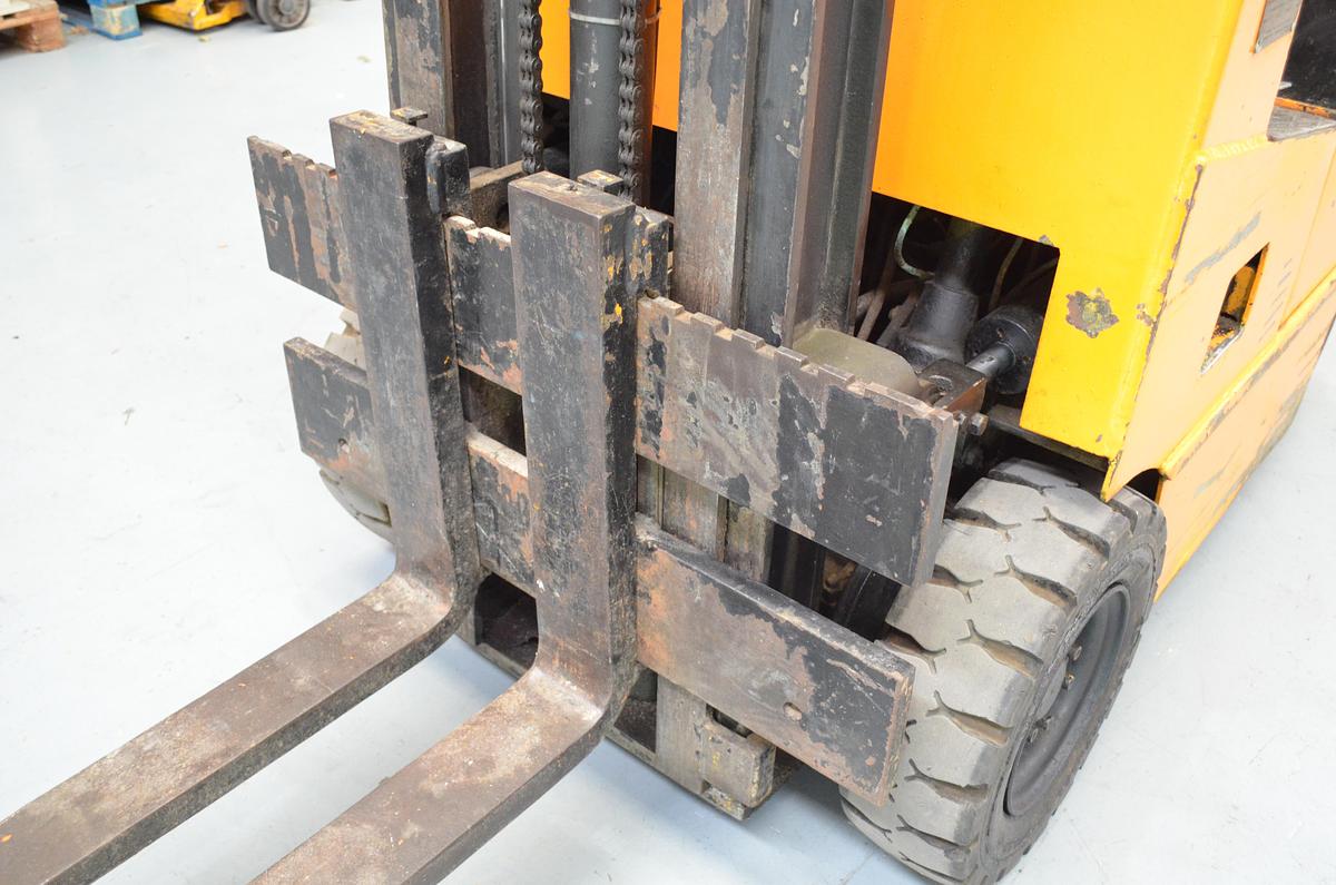 Usado Carretilla electrica FENWICK 1200kg JEP-105