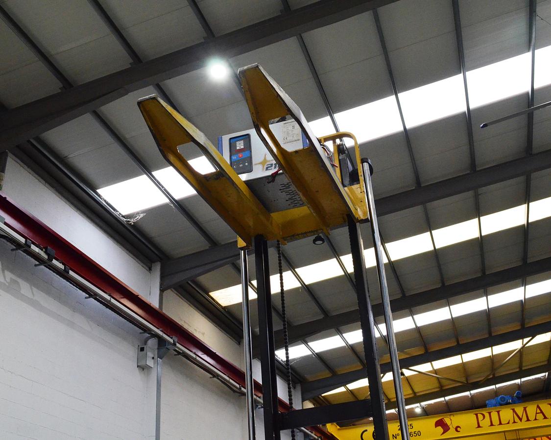 Usado Apilador eléctrico YALE MS 10-3220 - 1000kg