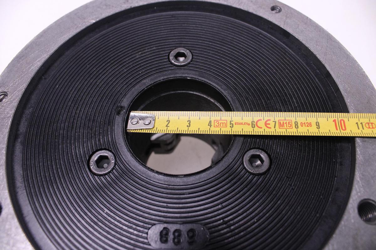 Usado Plato de Torno TOS Svitavy 3 Garras 200mm