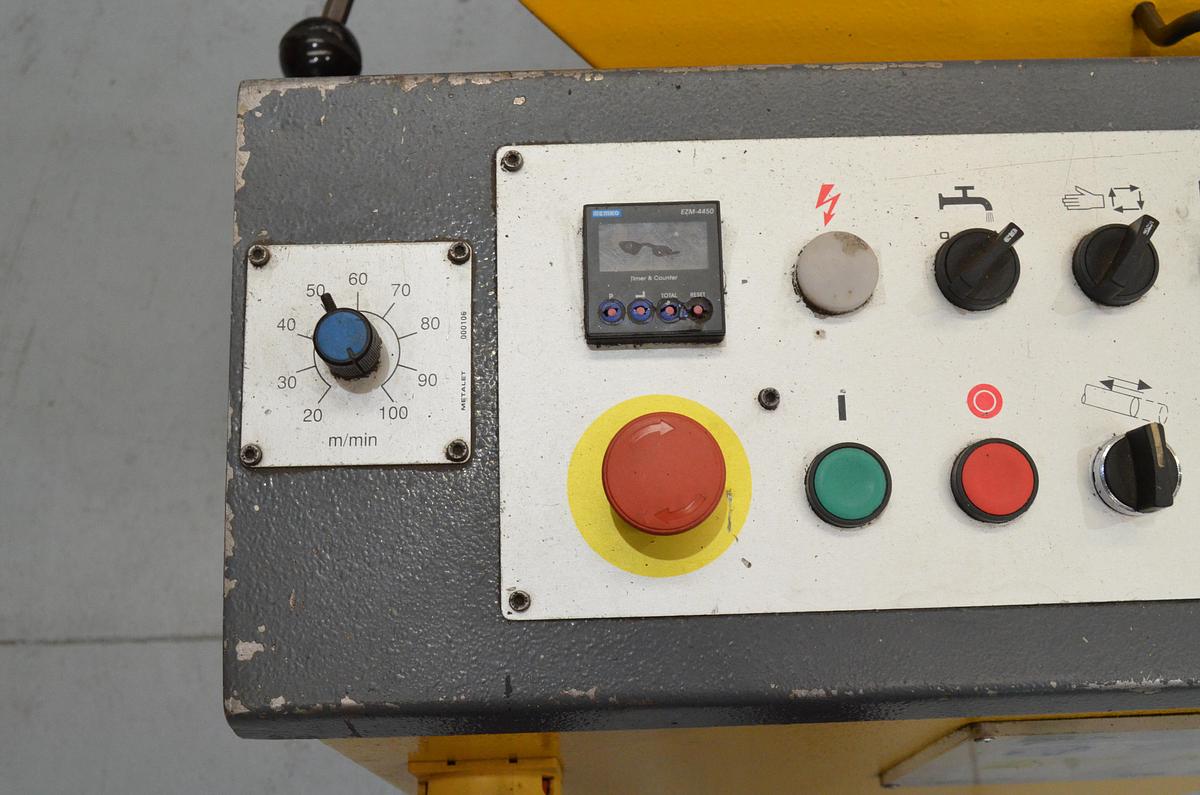 Usado Sierra cinta usada semi-automática MG BMSO 320L