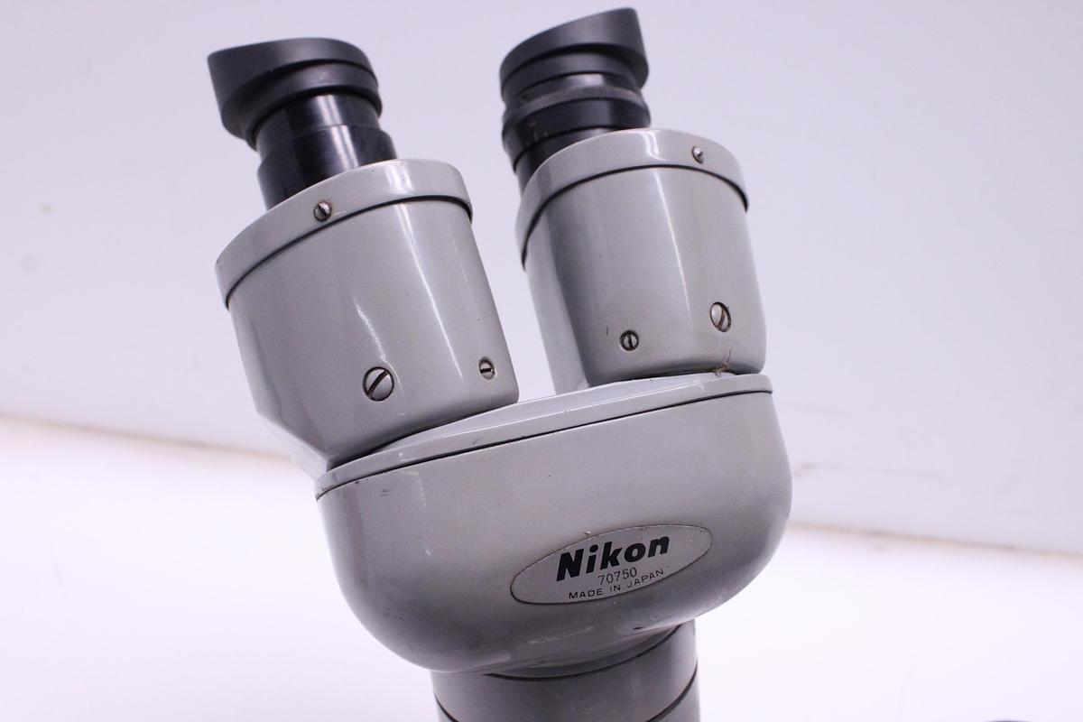 Usado Estereomicroscopio NIKON 70750 con soporte