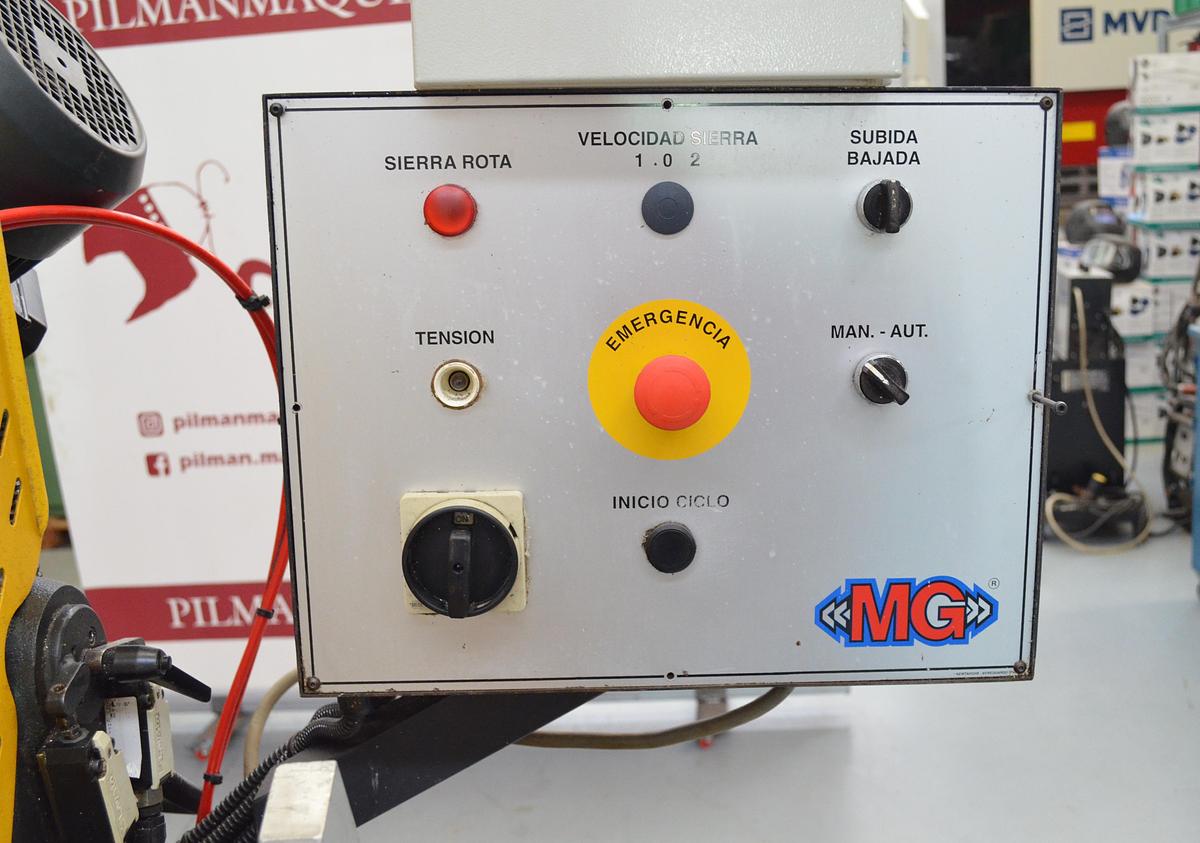 Usado Sierra cinta semi-automatica MG K 300 SA - 2006