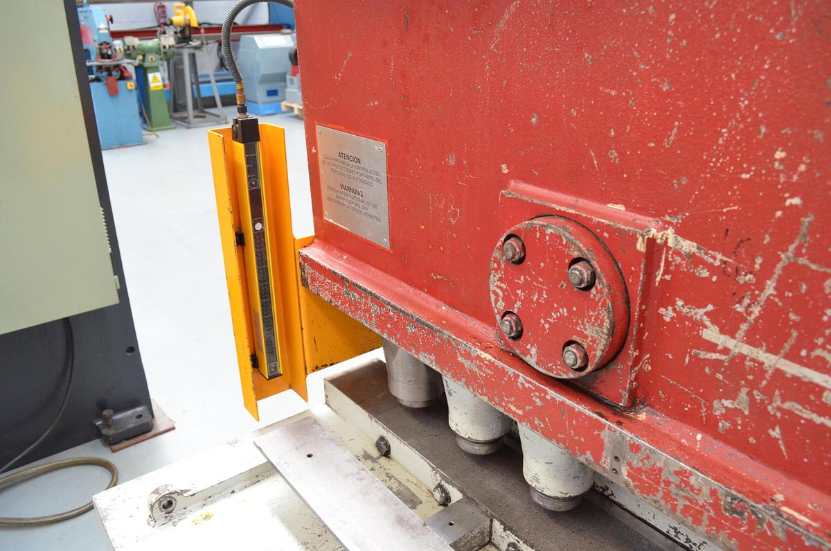 Usado Cizalla hidráulica Casanova VC-26 3100x20mm