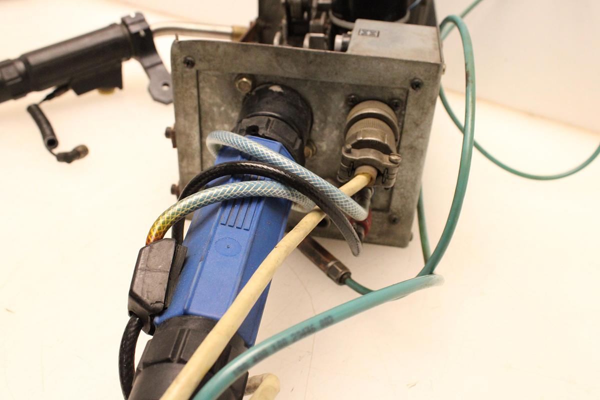 Usado Devanadera hilo Kuka 4 rodillos con antorcha Binzel