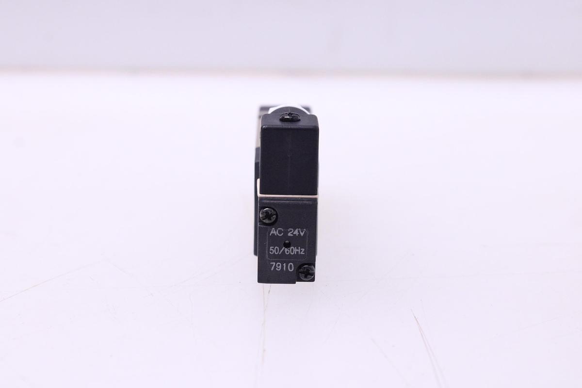 Usado Electroválvula CKD 4KA210-06G-B-ST AC24V