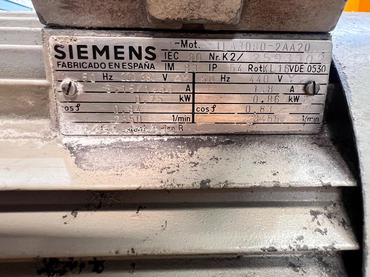 Usado Rectificadora muela sobre torno INTZA