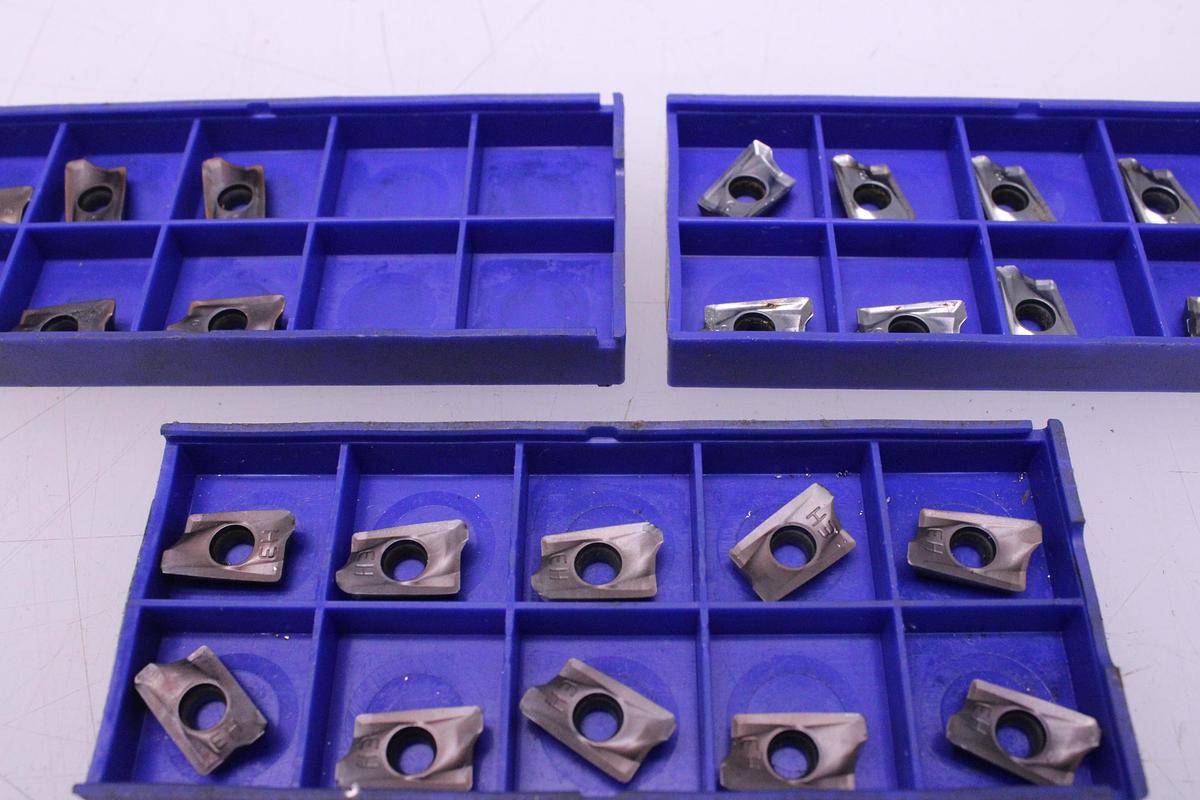 Usado Fresas Con Cono ISO 40 + Plaquitas de Widia AXET / AXMT170508