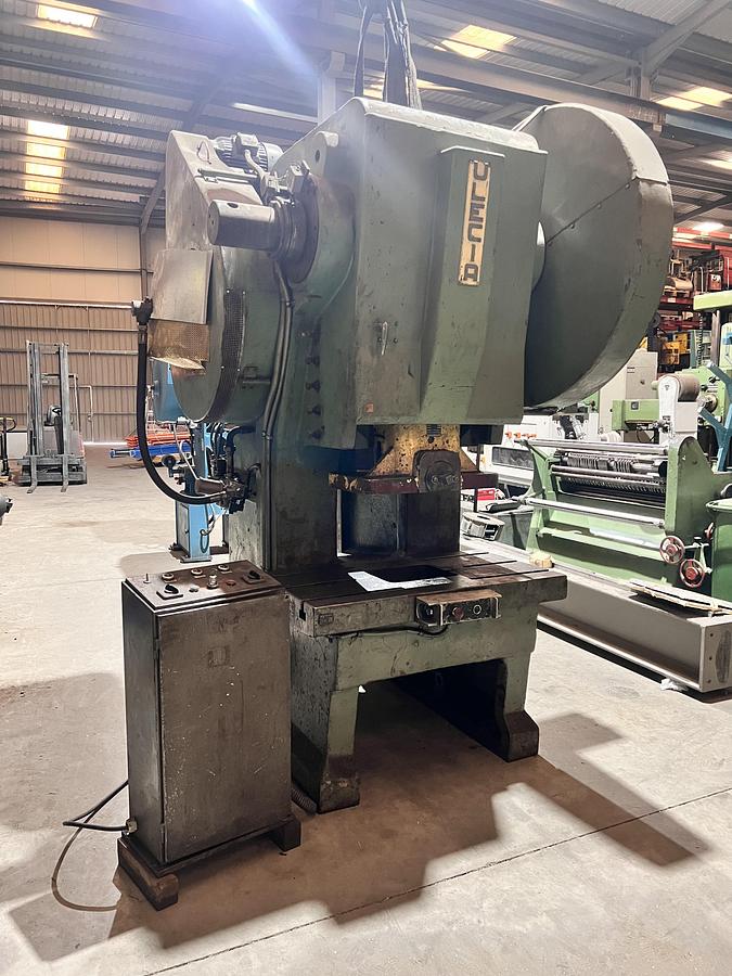 Usado Prensa excentrica ULECIA 150Tn Embrague neumático