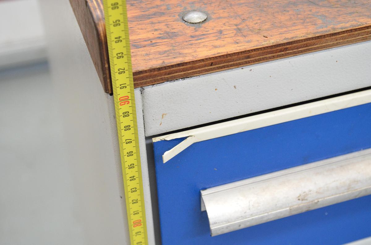 Usado Armario metalico Unceta con ruedas 600x600x900(h)mm