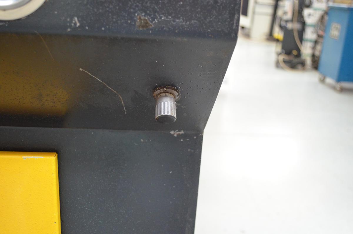 Usado Sierra cinta semi-automatica MG K 300 SA - 2006