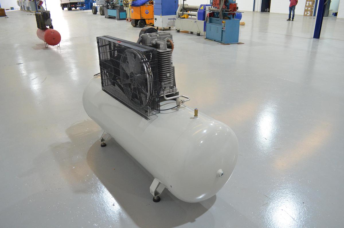 Usado Compresor pistón JOSVAL MC-AF-500 de 5.5Hp