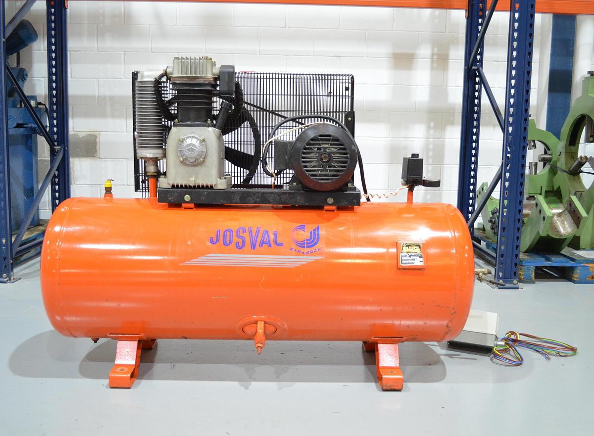 Usado Compresor pistón JOSVAL 5.5Hp 300L