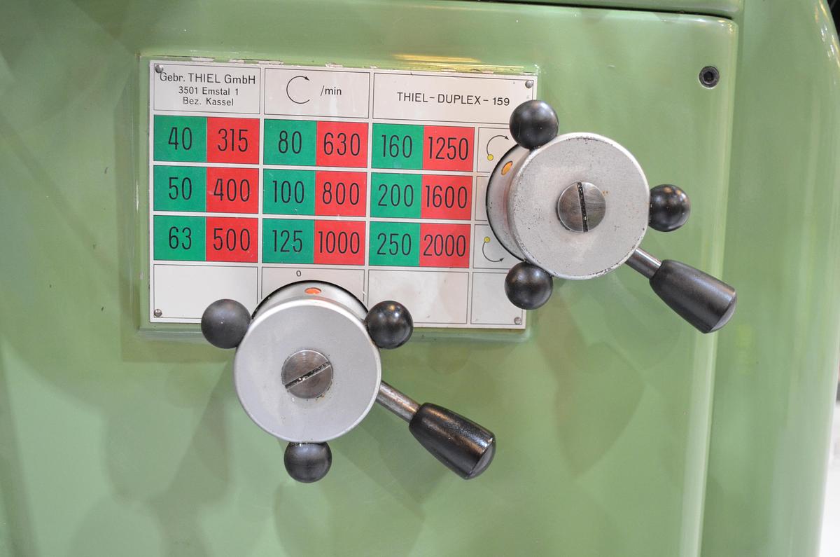 Usado Fresadora Thiel Duplex 159 con visualizador cotas