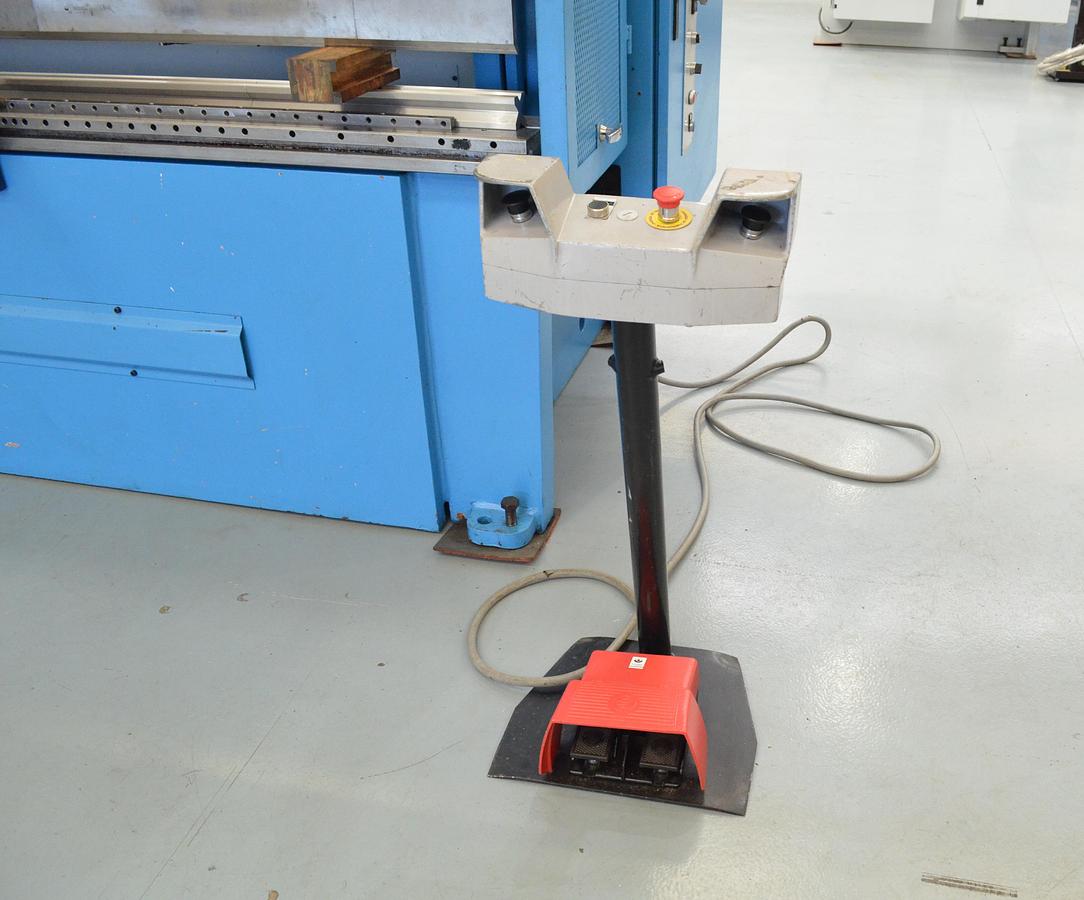 Usado Plegadora Ajial 3100x125tn cnc Cybelec 2023