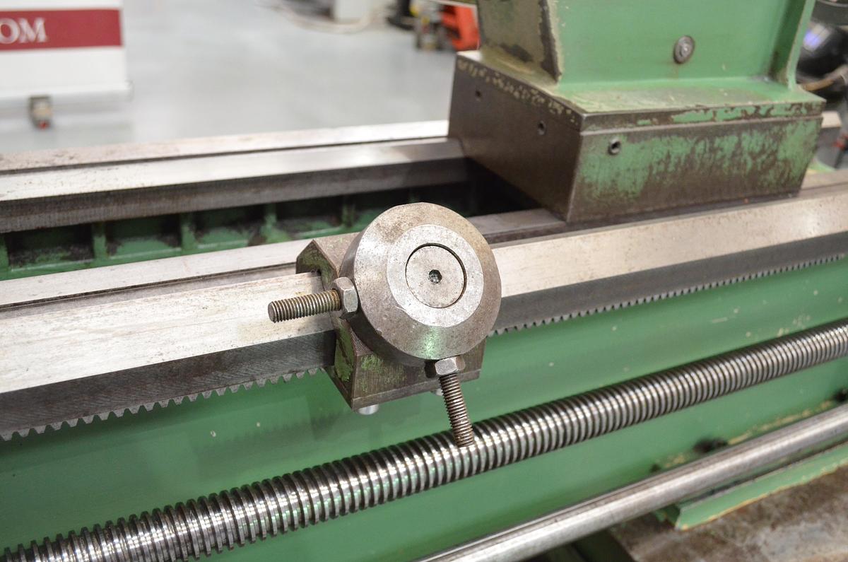 Usado Torno Pinacho L1-225  1650mm e.p. verde