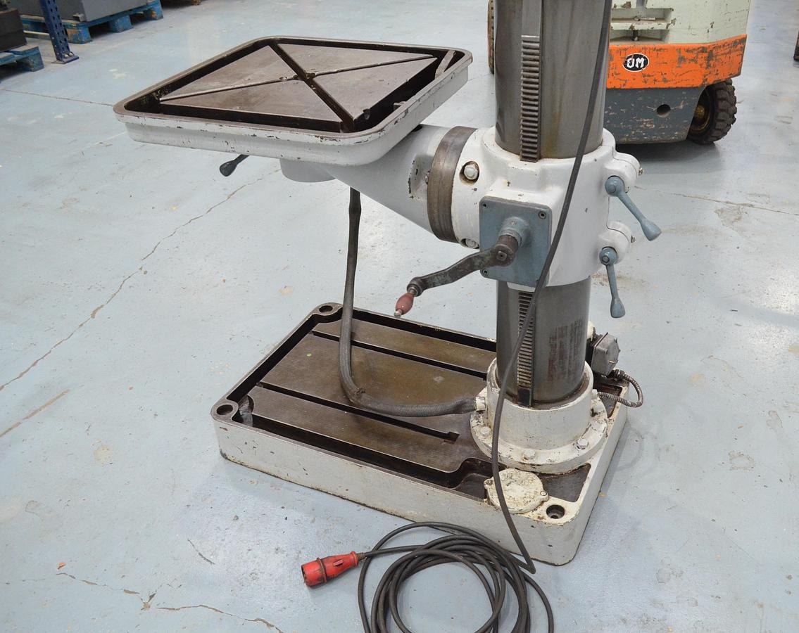 Usado Taladro columna Ibarmia 50-CA gris