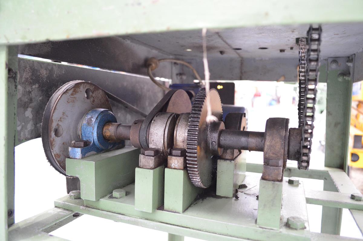 Usado Perfiladora motorizada usada