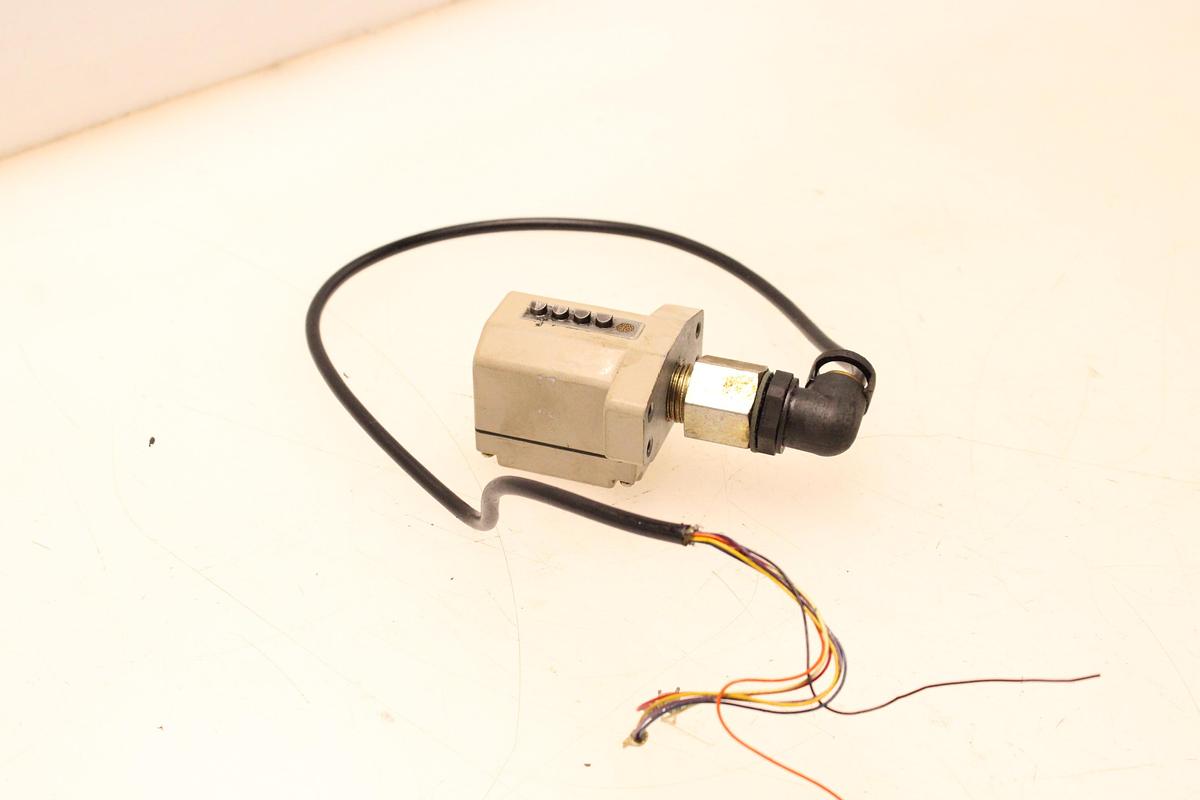 Usado Final de Carrera OMRON 4 SB 01D4-1 NTC