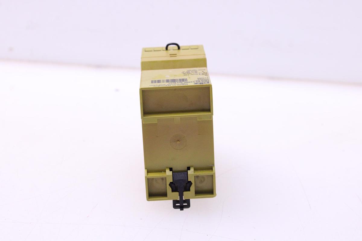 Usado Rele de Seguridad PILZ PNOZ XV2 3/24VDC 2n/o 2n/ot 774502