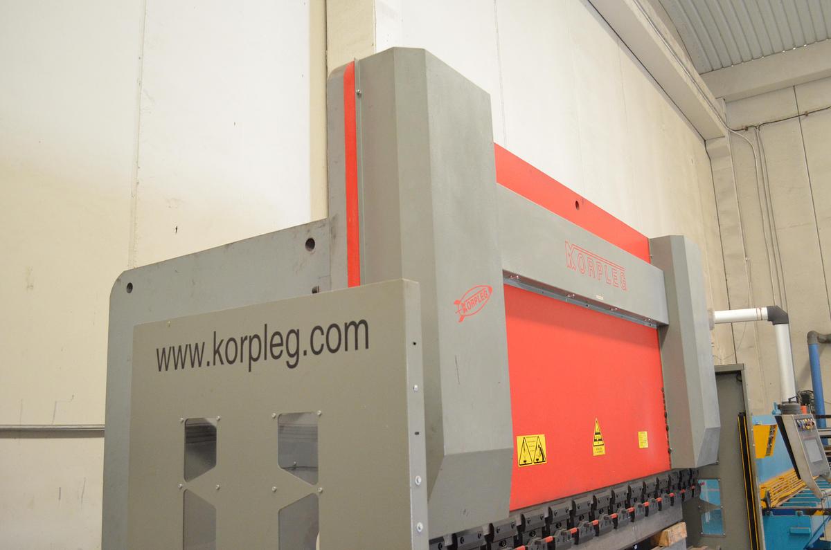 Usado Plegadora cnc Korpleg PCN3160 3100x160tn con cnc ESA S630
