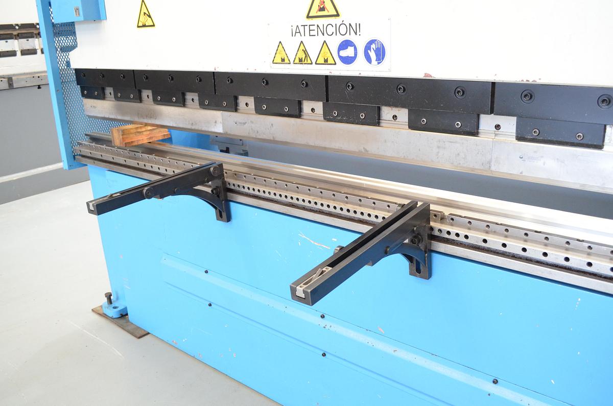 Usado Plegadora Ajial 3100x125tn cnc Cybelec 2023