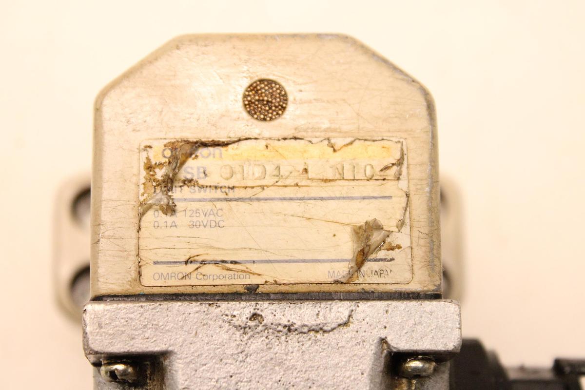Usado Final de Carrera OMRON 4 SB 01D4-1 NTC