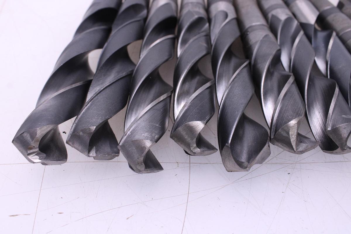 Usado Juego Brocas Metal 23,50 a 32mm Mango Cónico Morse MT3 - 28 Unidades