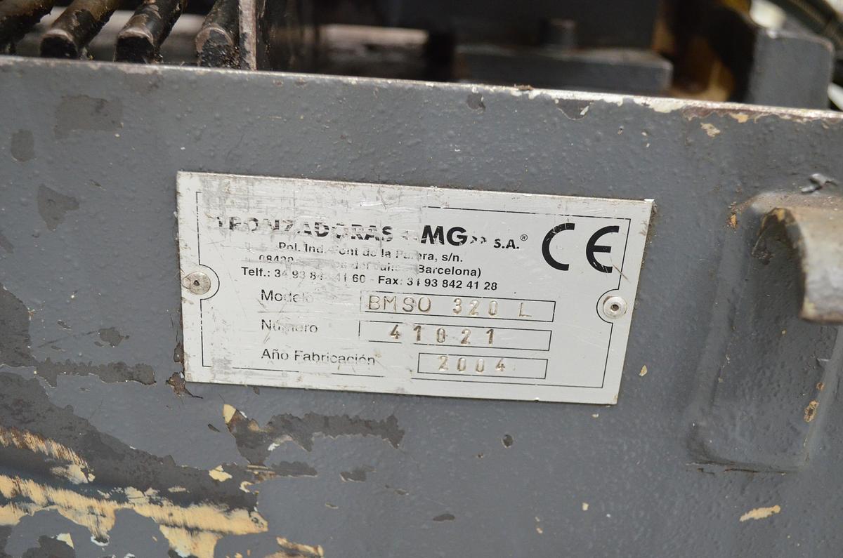 Usado Sierra cinta usada semi-automática MG BMSO 320L